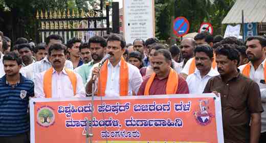 Hindu outfits  protest 1